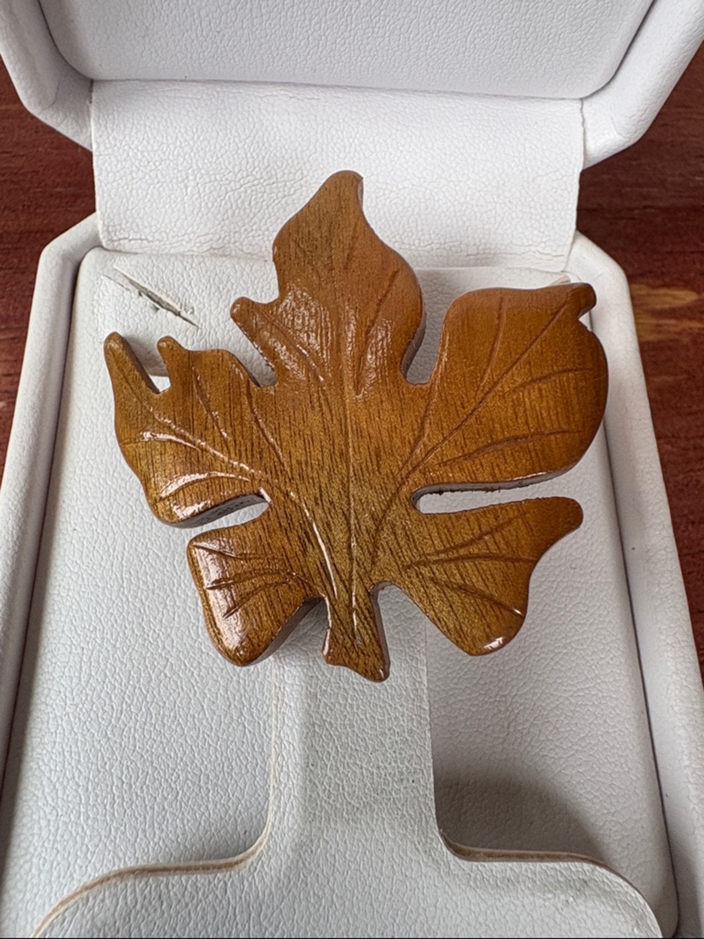 Vintage Carved Wood Amber-Brown Maple Leaf Brooch Canadian Proud Pin Fall Style